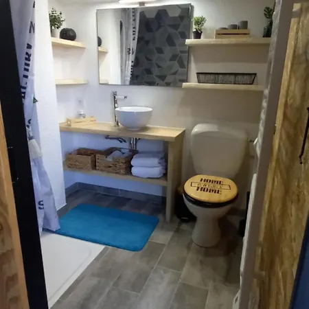 Location Saisonniere Bord De Mer. Apartment Saint-Michel-Chef-Chef