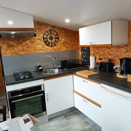 Location Saisonnière Bord De Mer. Appartement *